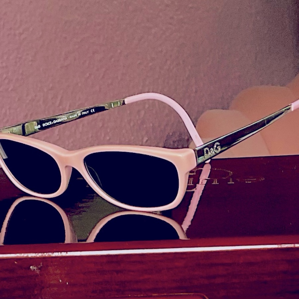 DOLCE & GABANNA SWEETHEART SUNGLASSES!